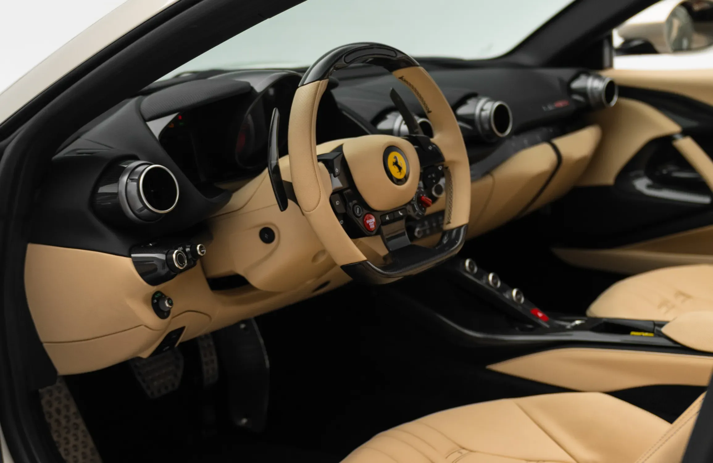 2023 Ferrari 812 GTS, 11/28