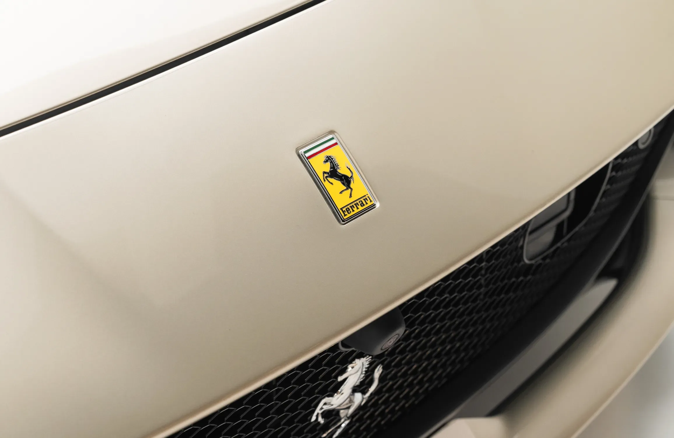 2023 Ferrari 812 GTS, 27/28