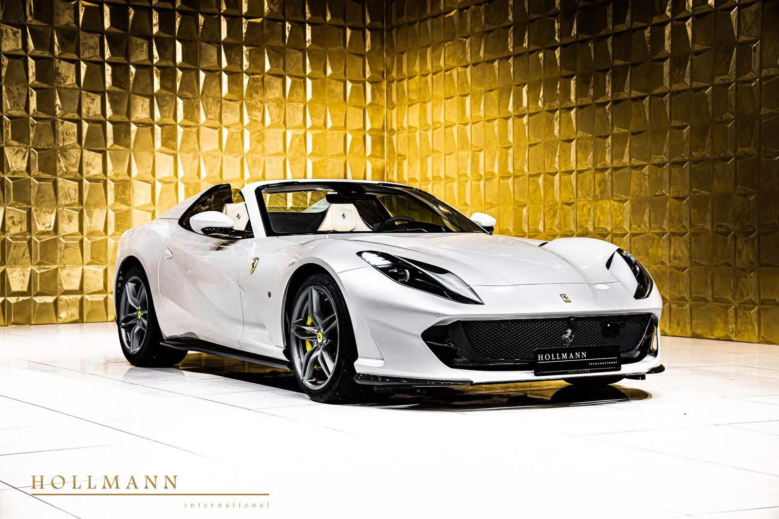 2023 Ferrari 812 GTS proposée par un concessionnaire spécialisé à Stuhr, Allemagne, photo principale