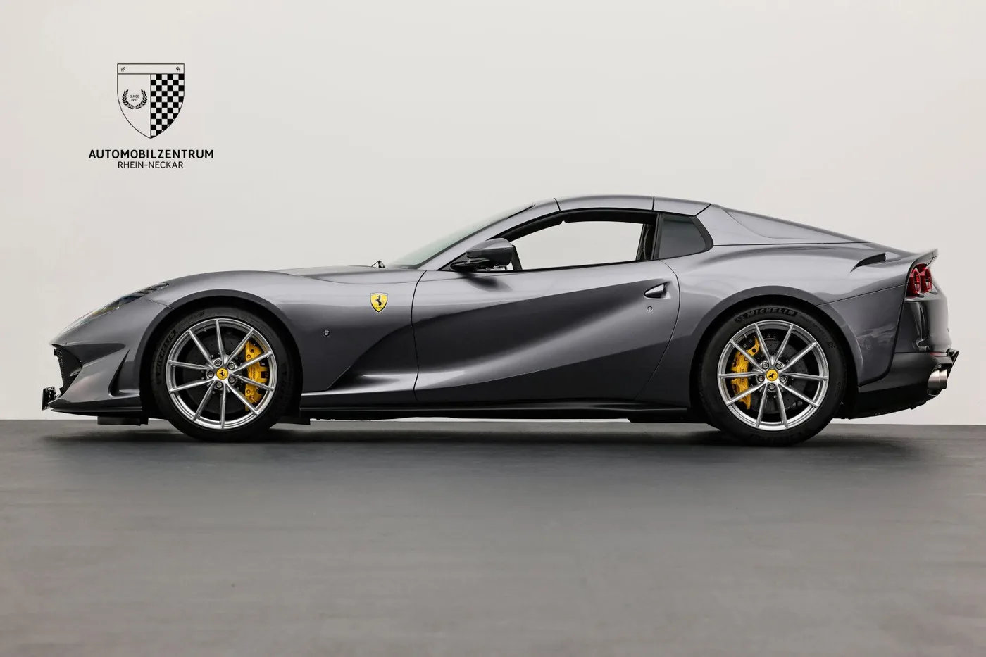 2023 Ferrari 812 GTS angeboten von einem Supersportwagenhändler in Viernheim, Deutschland, Foto 4 von 25