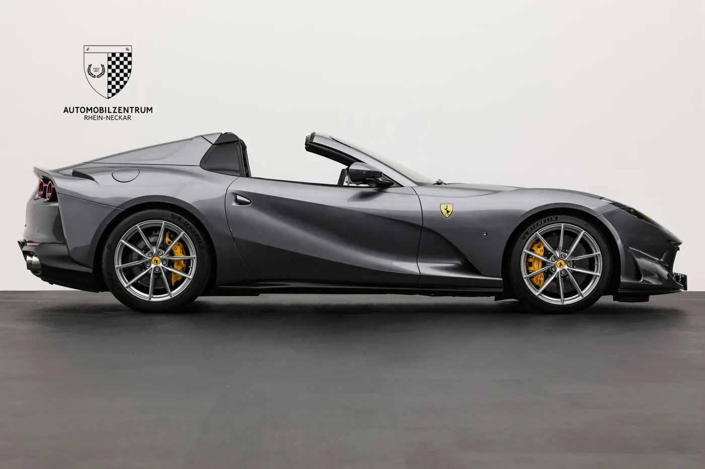 2023 Ferrari 812 GTS angeboten von einem Supersportwagenhändler in Viernheim, Deutschland, Foto 8 von 25