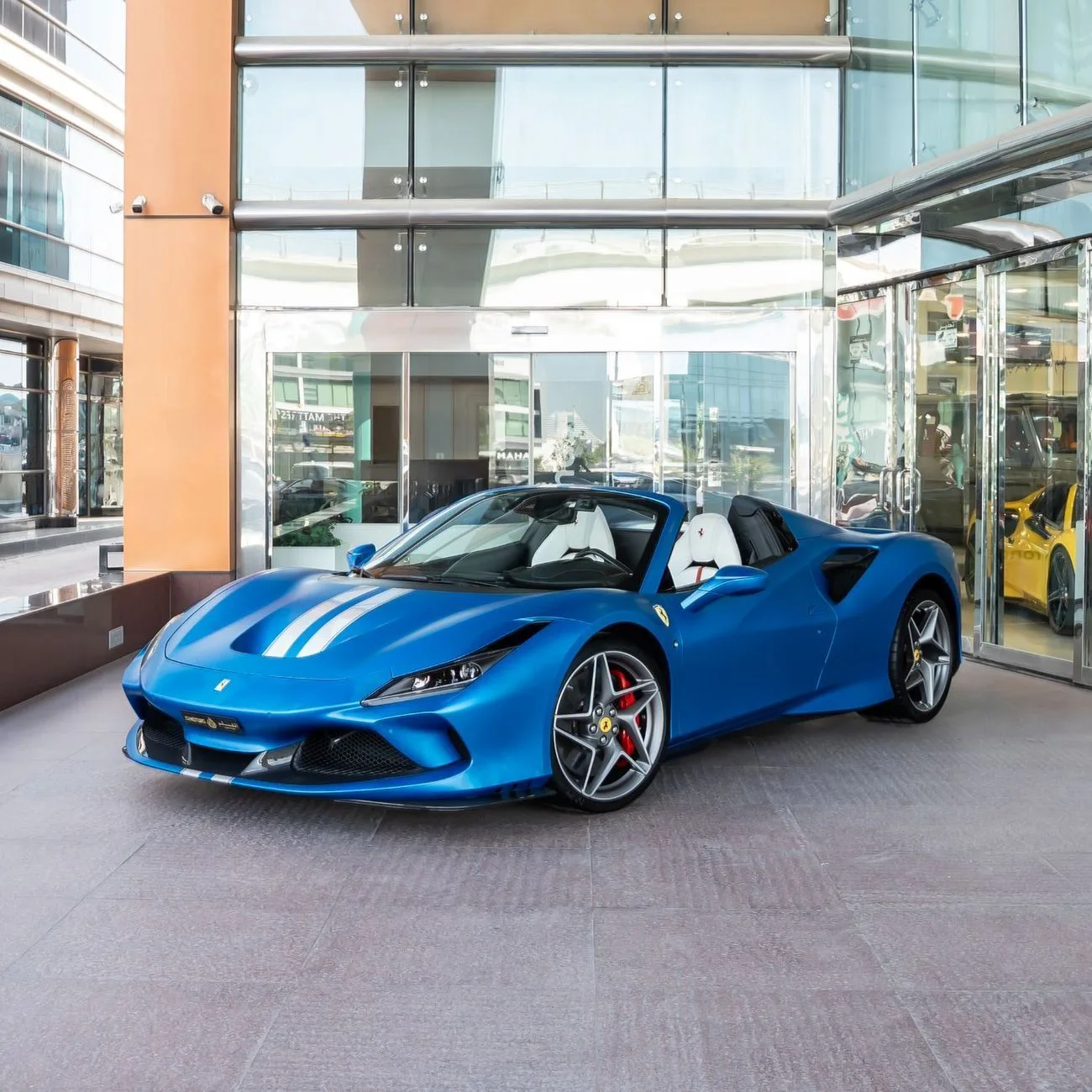 2023 Ferrari F8 Spider angeboten von einem Fachhändler in Dubai, Vereinigte Arabische Emirate, Hauptfoto