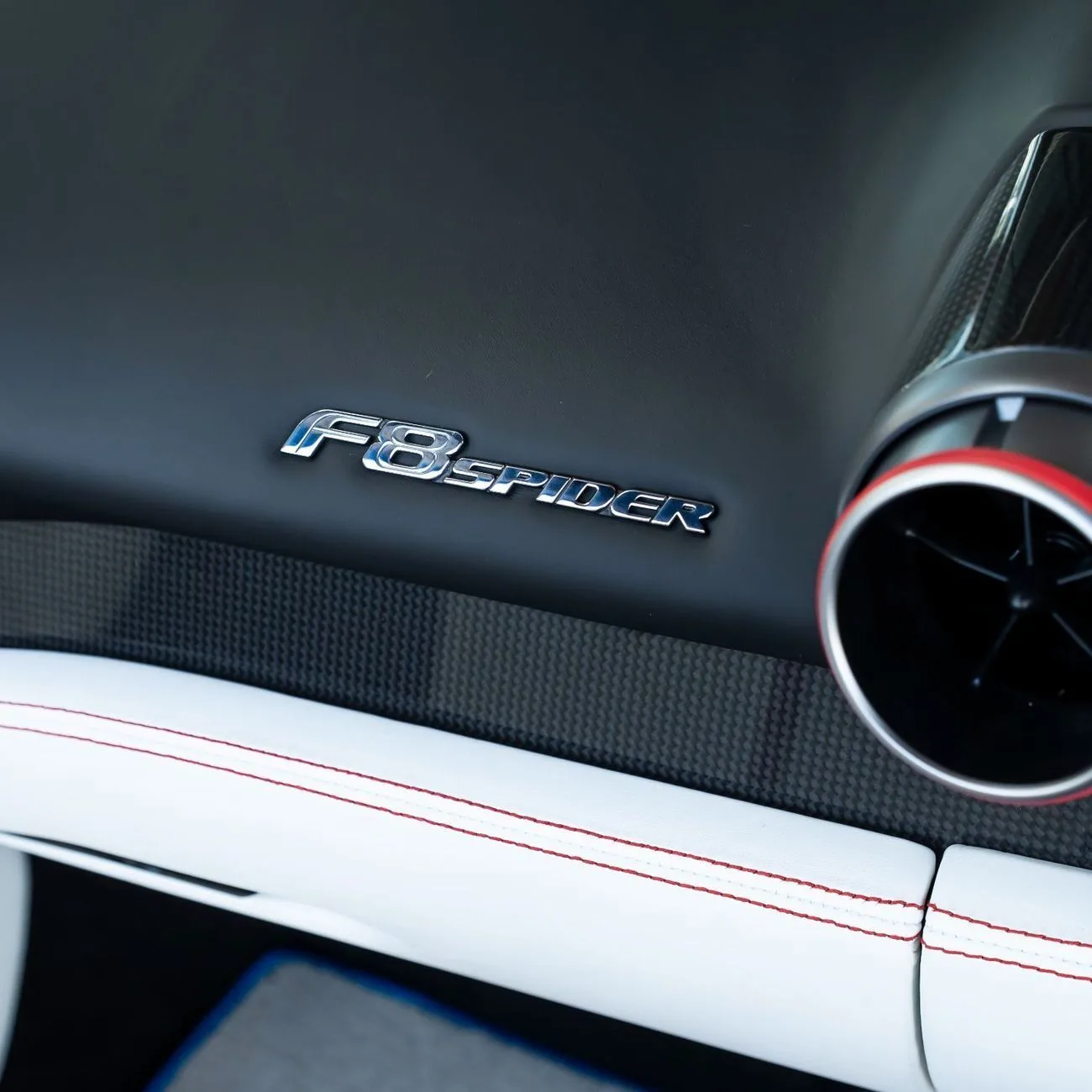 2023 Ferrari F8 Spider angeboten von einem Fachhändler in Dubai, Vereinigte Arabische Emirate, Foto 9 von 17
