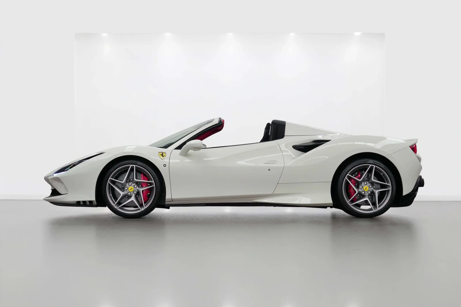 2023 Ferrari F8 Spider, 2/16
