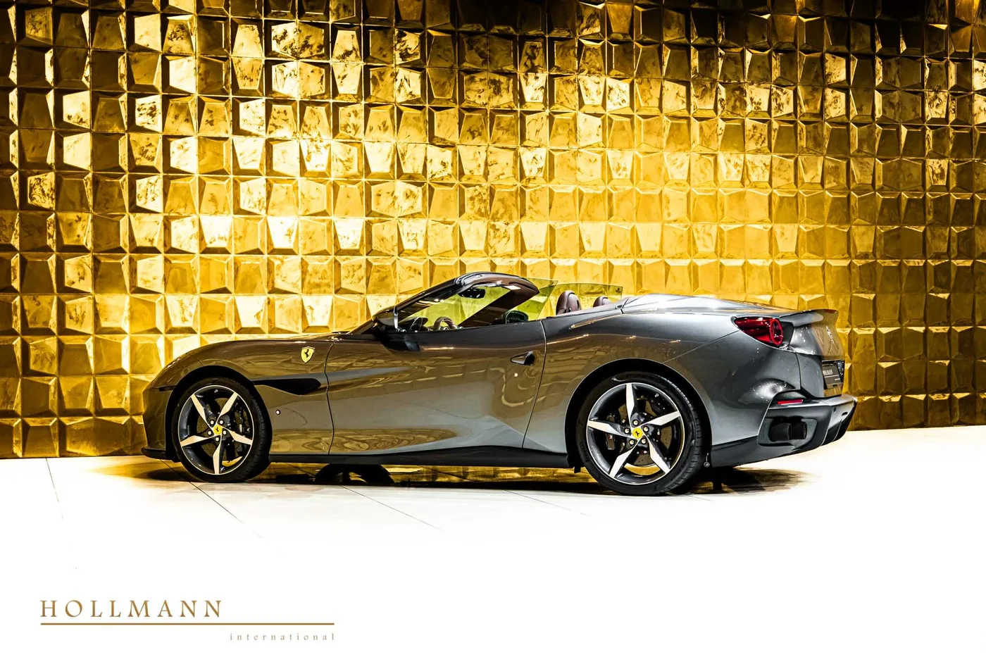 2023 Ferrari Portofino M offered by a specialist dealer in Stuhr, Germany, photo 5 of 8