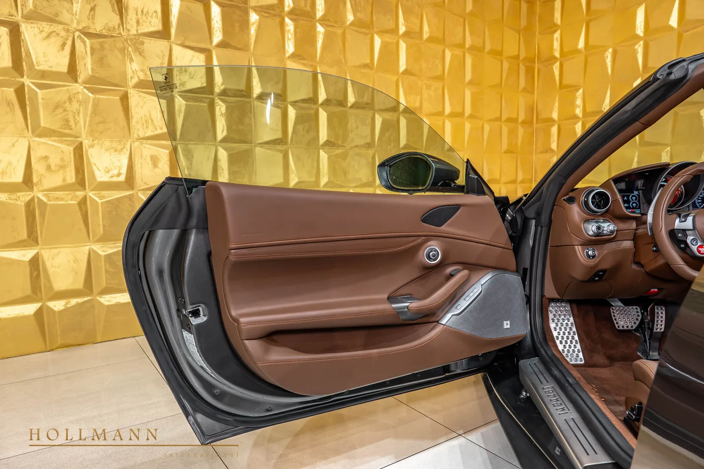 2023 Ferrari Portofino M offered by a specialist dealer in Stuhr, Germany, photo 8 of 8