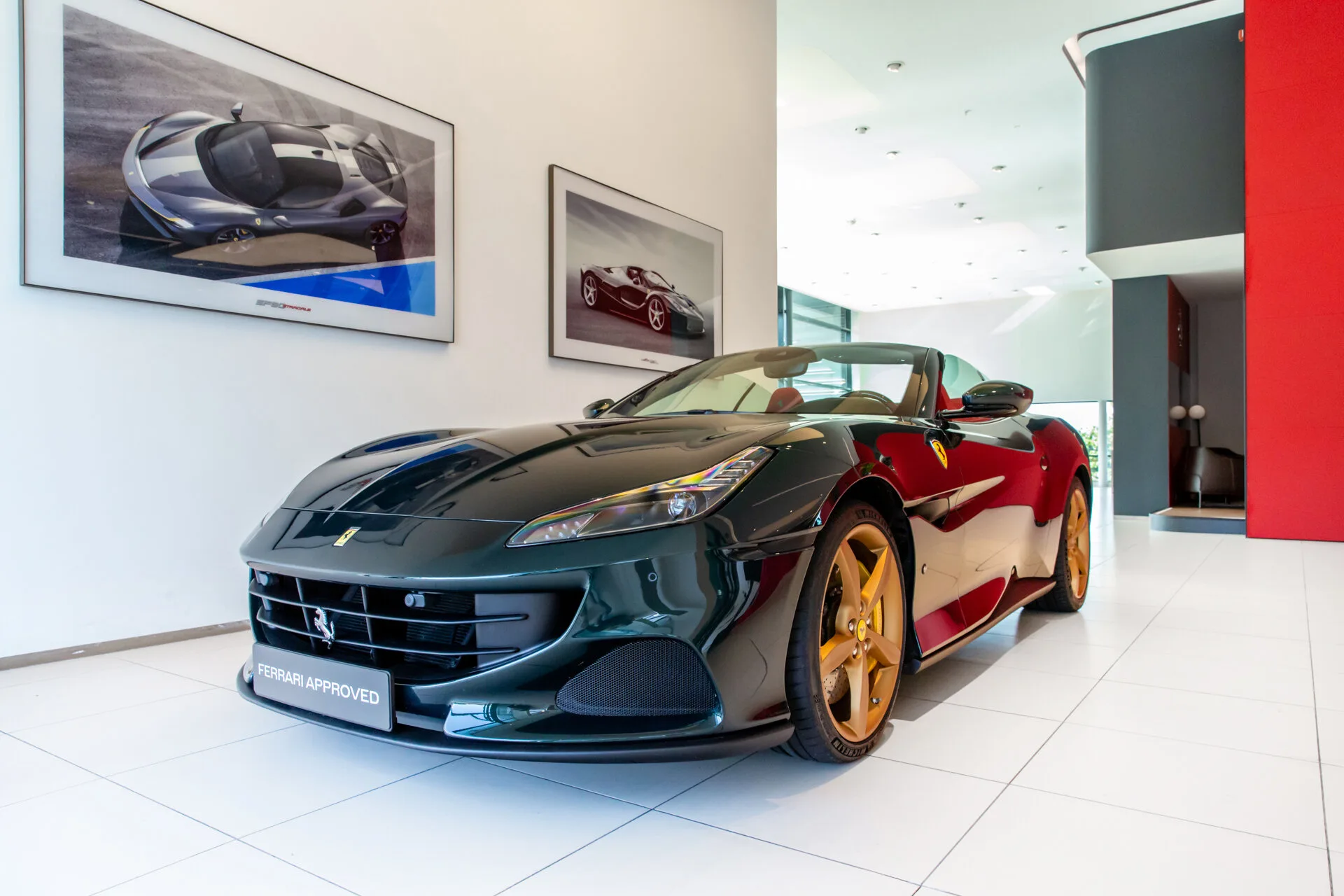 2023 Ferrari Portofino M angeboten von einem Fachhändler in Hengelo, Niederlande, Hauptfoto