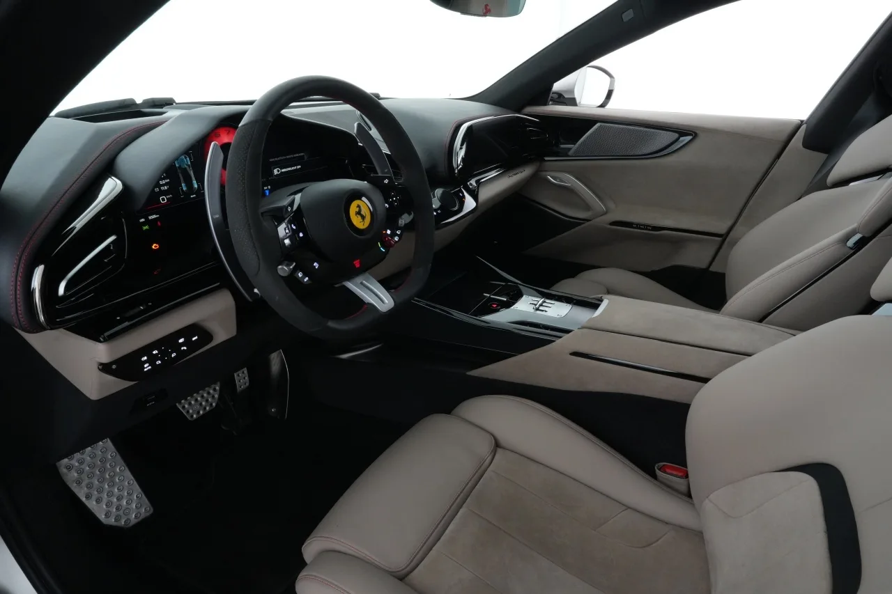 2023 Ferrari Purosangue offered by a specialist dealer in Meerbusch, Germany, photo 3 of 4