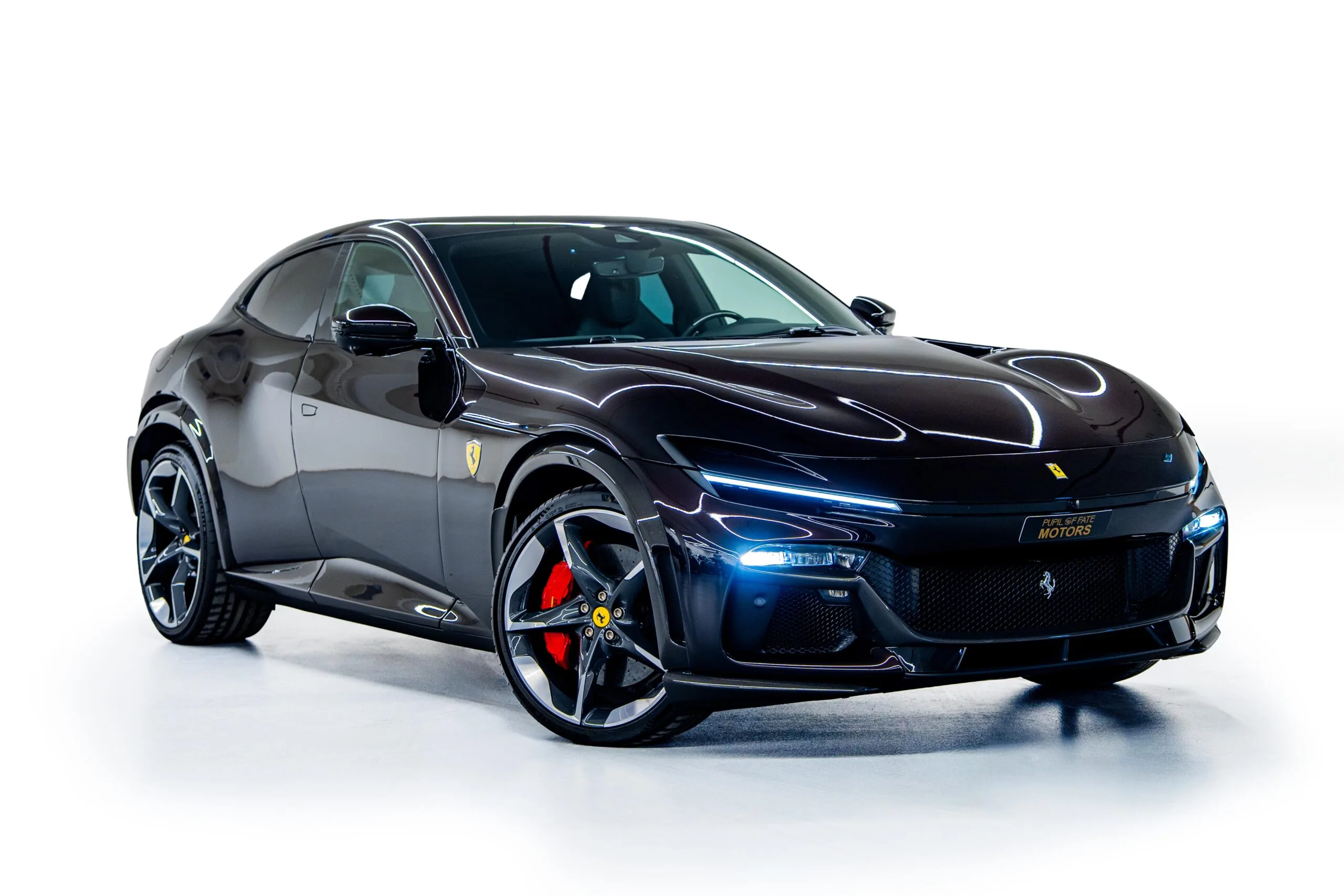 2023 Ferrari Purosangue proposée par un concessionnaire spécialisé à Dubaï, Émirats arabes unis, photo principale