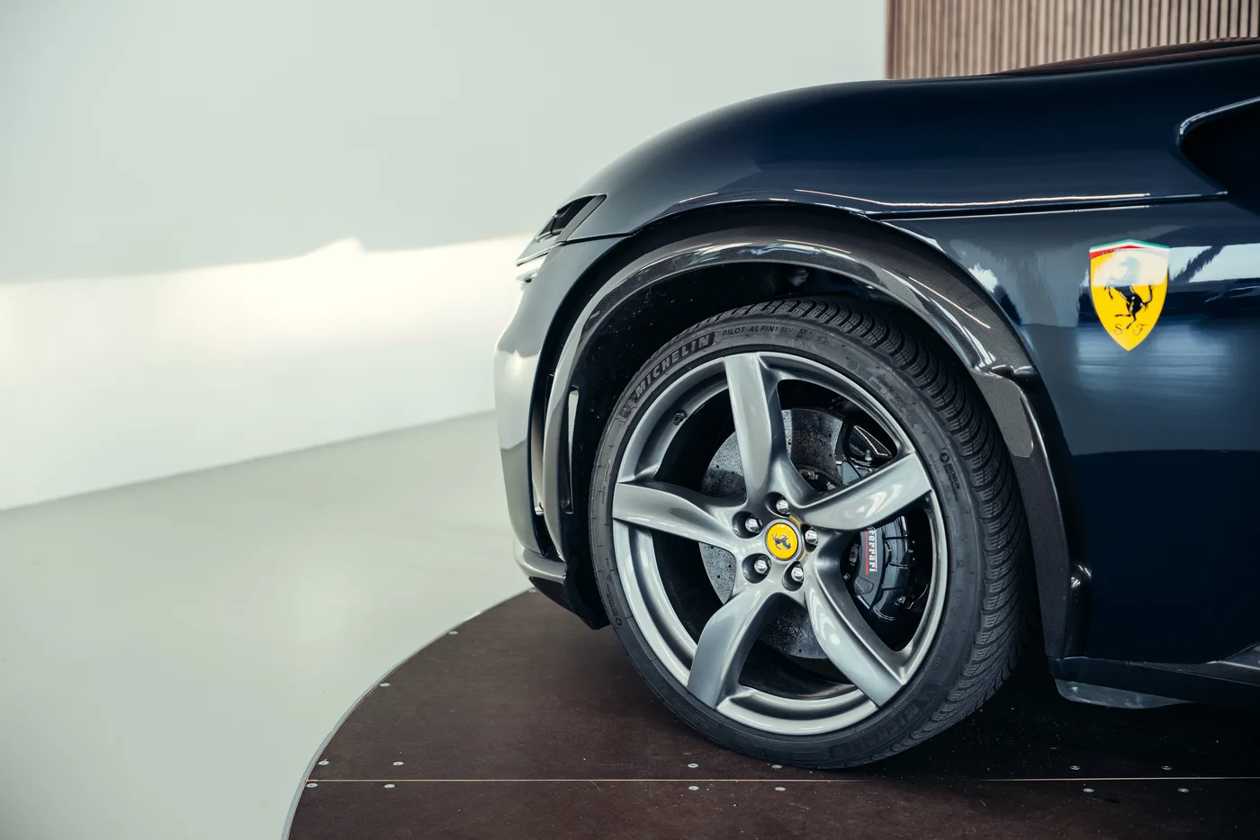 2023 Ferrari Purosangue angeboten von einem Oldtimerspezialisten in Stuttgart, Deutschland, Foto 19 von 25