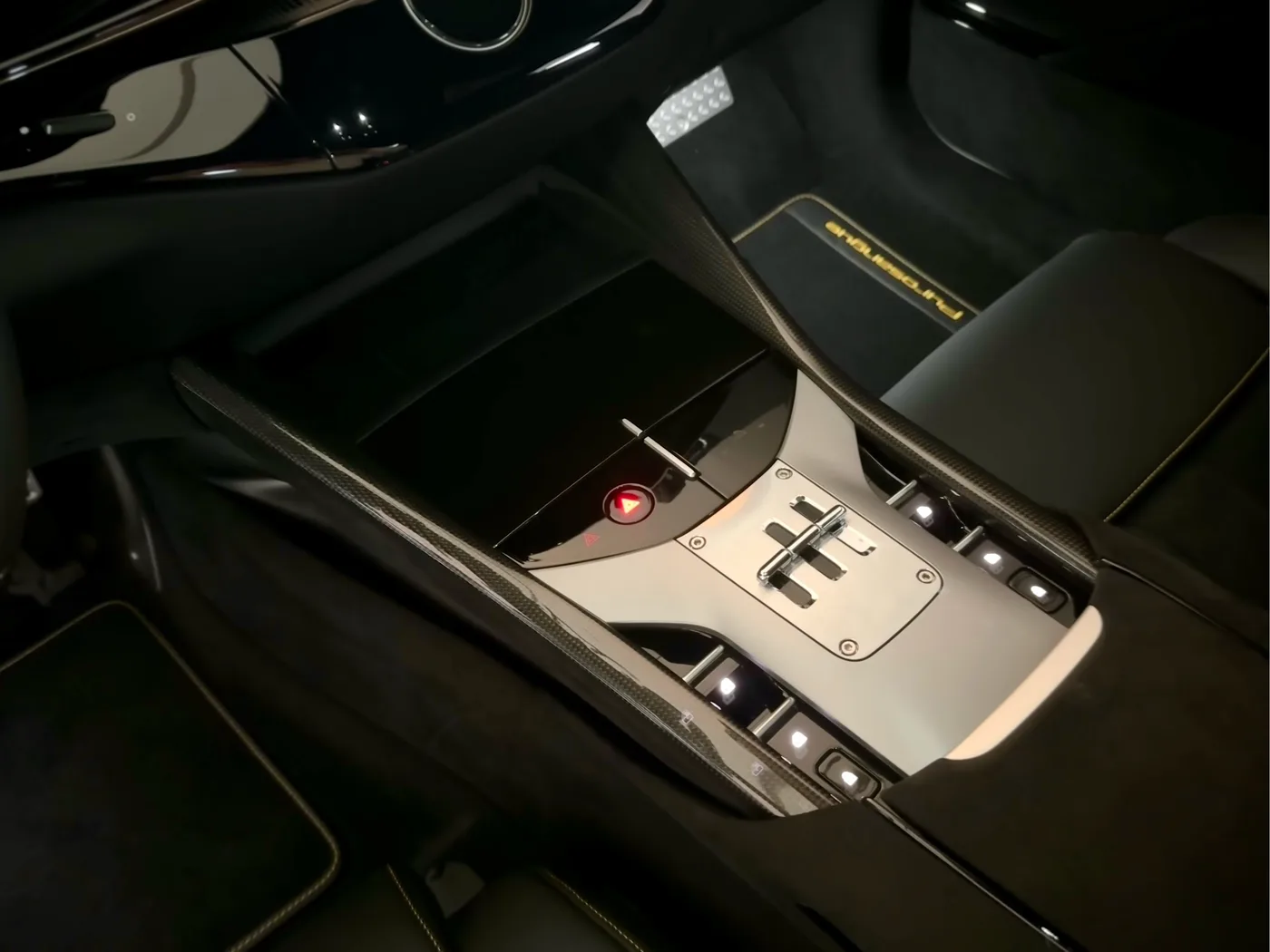 2023 Ferrari Purosangue angeboten von einem Fachhändler in Frankfurt am Main, Deutschland, Foto 10 von 15