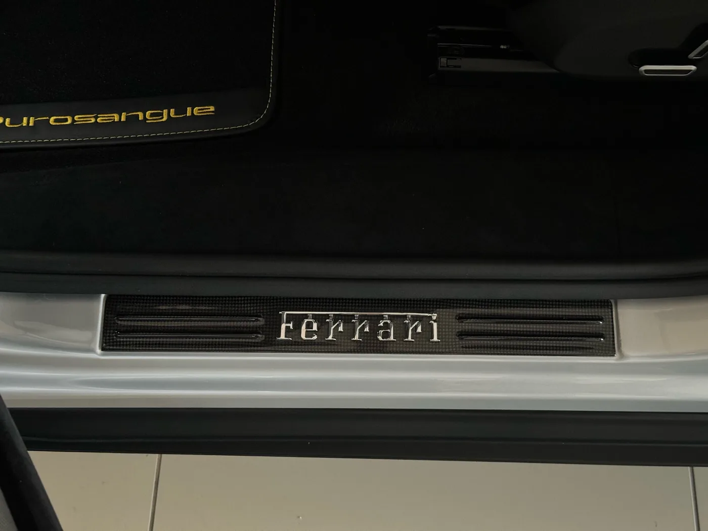 2023 Ferrari Purosangue angeboten von einem Fachhändler in Frankfurt am Main, Deutschland, Foto 11 von 15