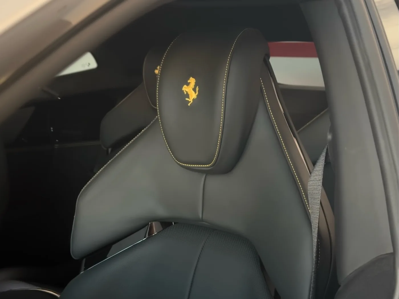 2023 Ferrari Purosangue angeboten von einem Fachhändler in Frankfurt am Main, Deutschland, Foto 13 von 15