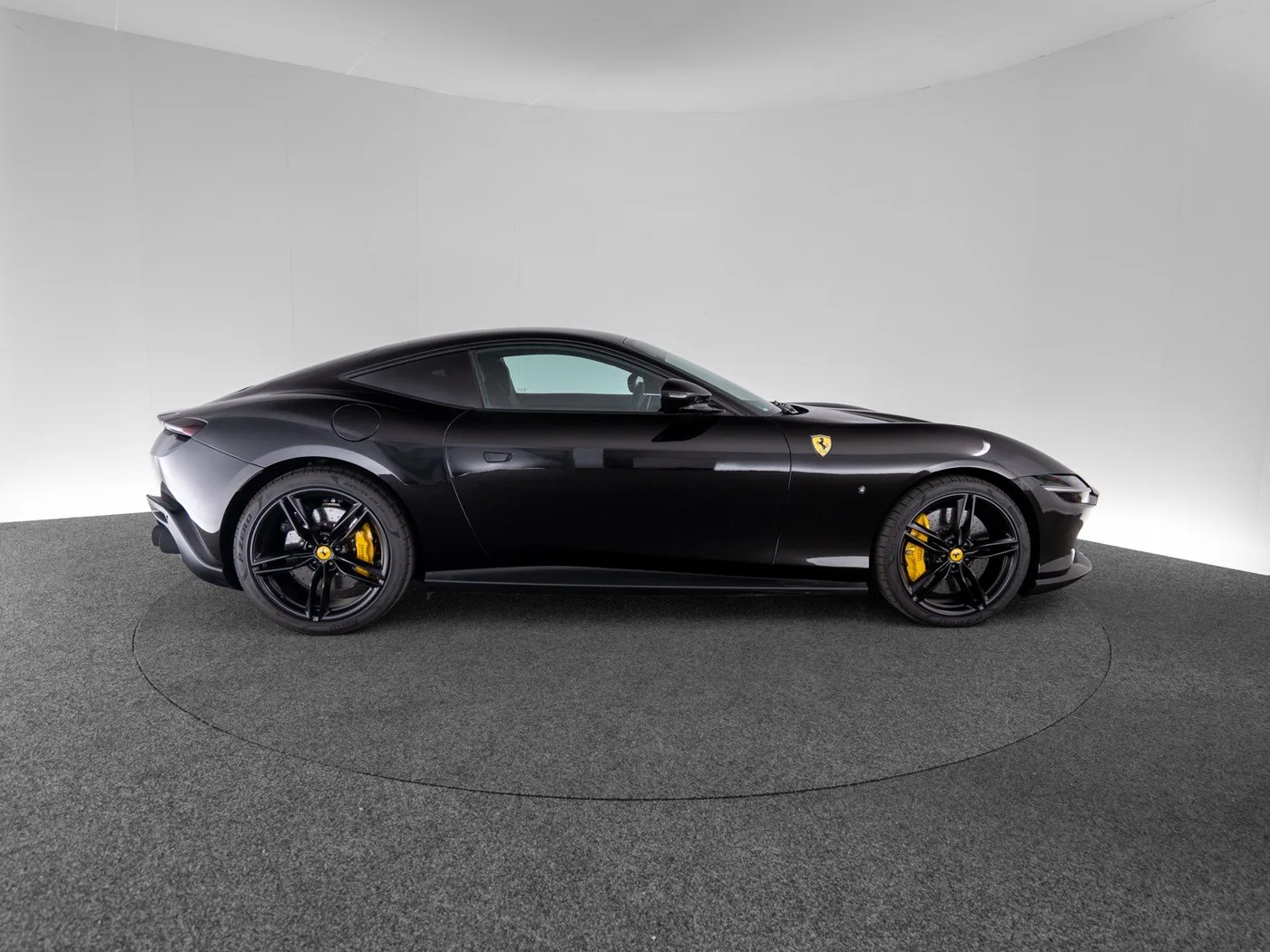 2023 Ferrari Roma offered by a specialist dealer in Singen, Germany, photo 6 of 15