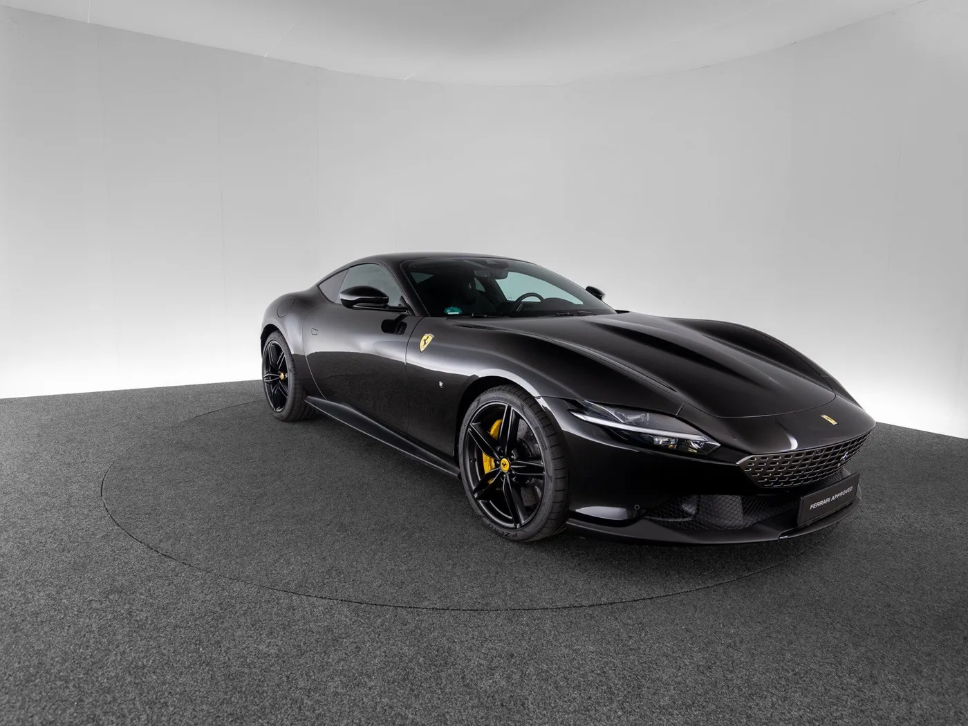 2023 Ferrari Roma offered by a specialist dealer in Singen, Germany, photo 7 of 15