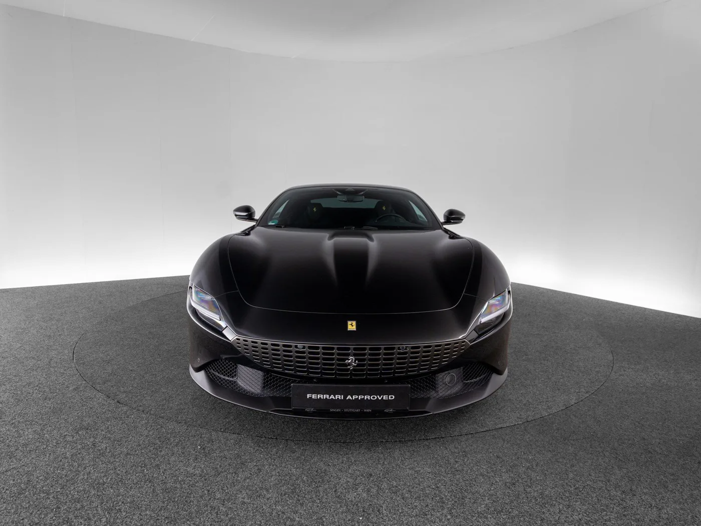 2023 Ferrari Roma offered by a specialist dealer in Singen, Germany, photo 8 of 15