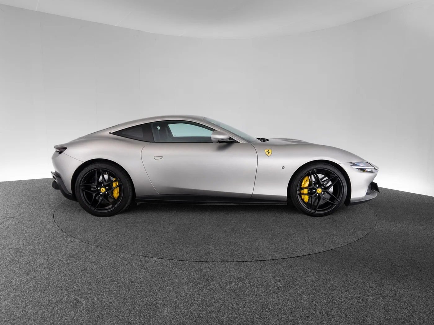 2023 Ferrari Roma offered by a specialist dealer in Singen, Germany, photo 4 of 15