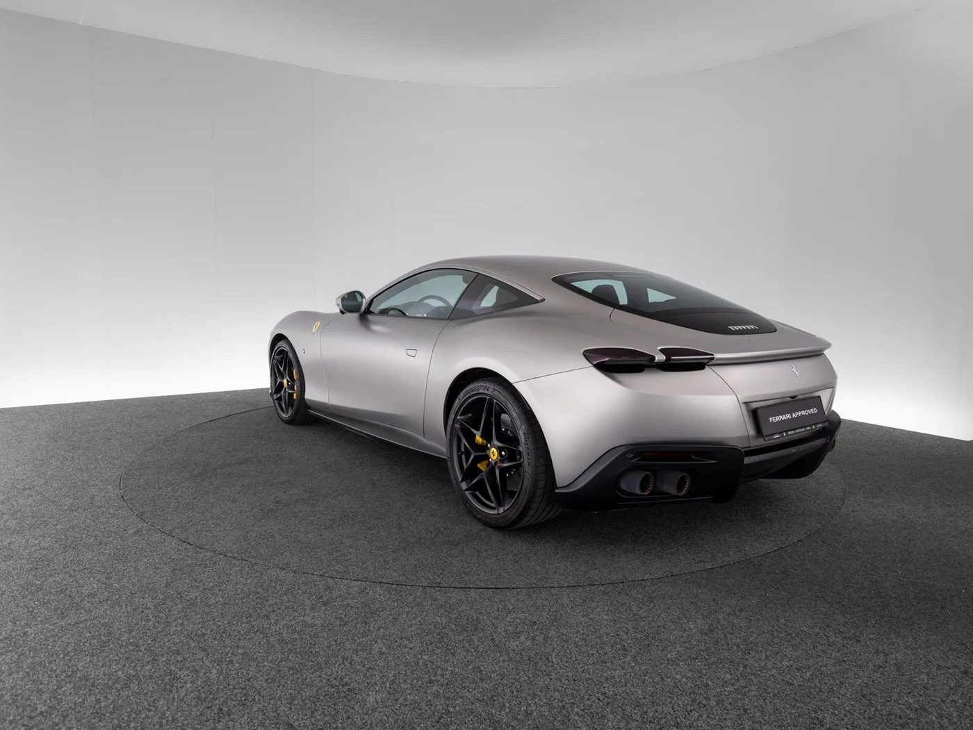 2023 Ferrari Roma offered by a specialist dealer in Singen, Germany, photo 7 of 15