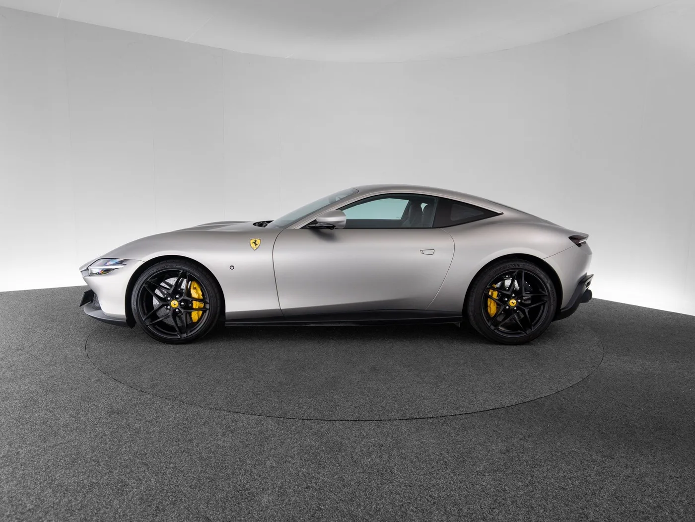 2023 Ferrari Roma offered by a specialist dealer in Singen, Germany, photo 8 of 15