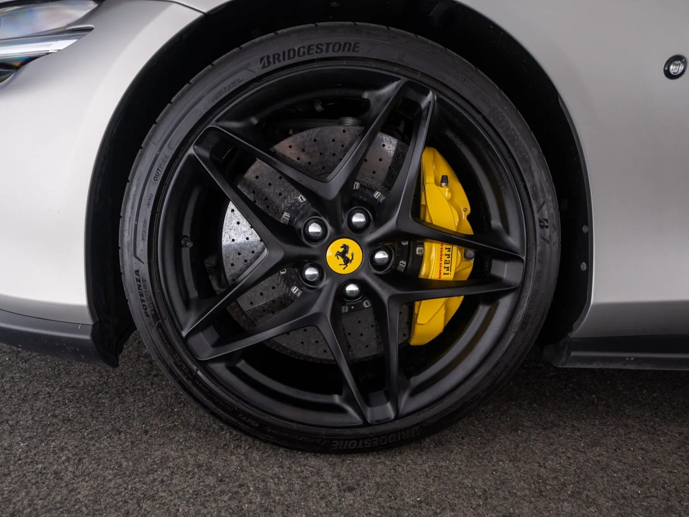 2023 Ferrari Roma offered by a specialist dealer in Singen, Germany, photo 11 of 15