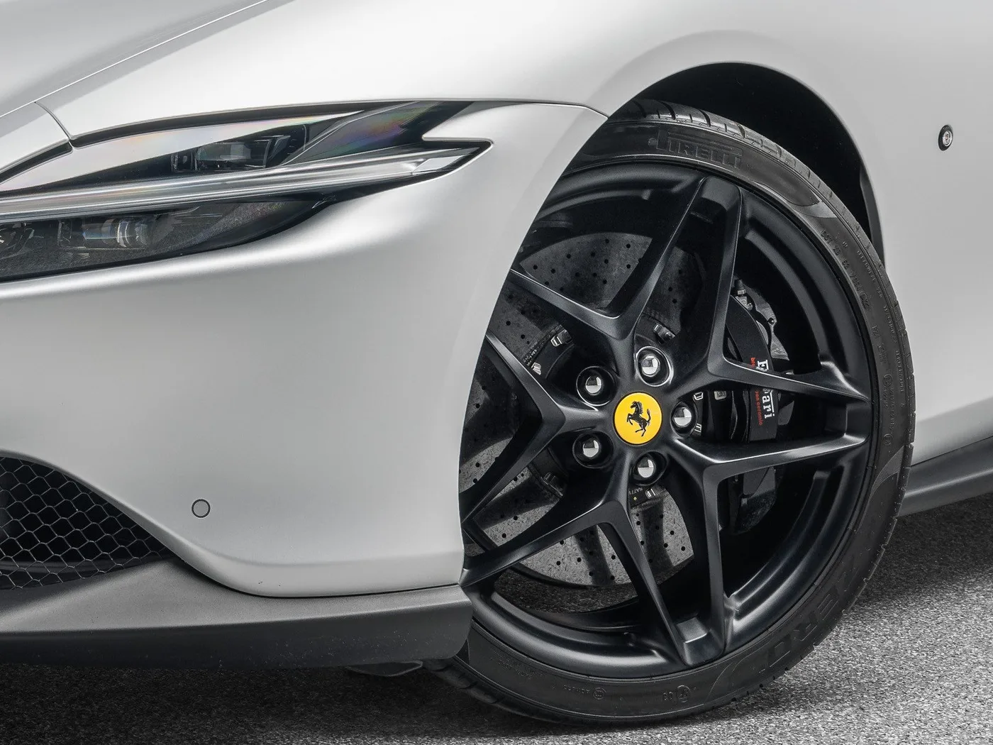 2023 Ferrari Roma offered by a specialist dealer in Böblingen, Germany, photo 11 of 15