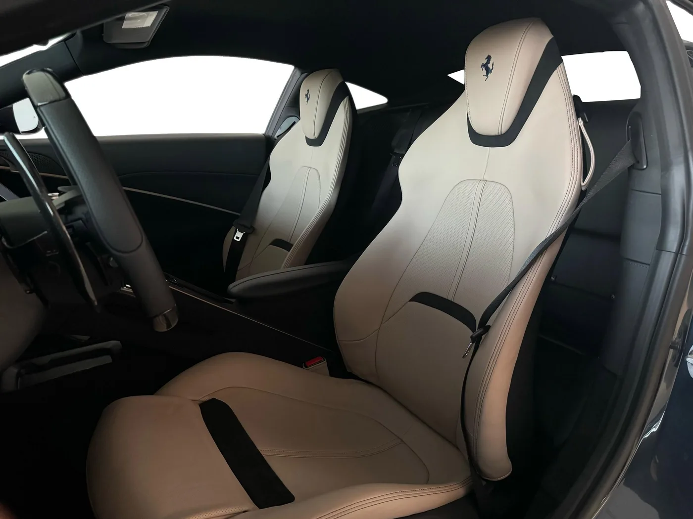2023 Ferrari Roma offered by a specialist dealer in Frankfurt am Main, Germany, photo 6 of 15