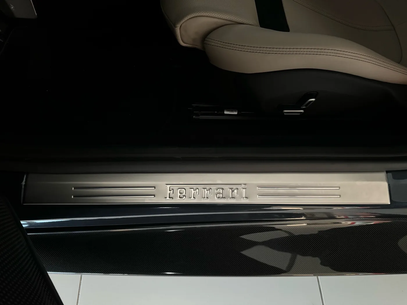 2023 Ferrari Roma offered by a specialist dealer in Frankfurt am Main, Germany, photo 13 of 15