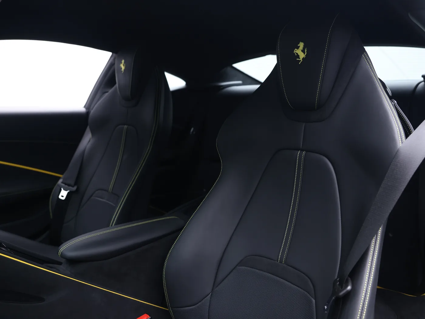 2023 Ferrari Roma angeboten von einem Fachhändler in Frankfurt am Main, Deutschland, Foto 6 von 15