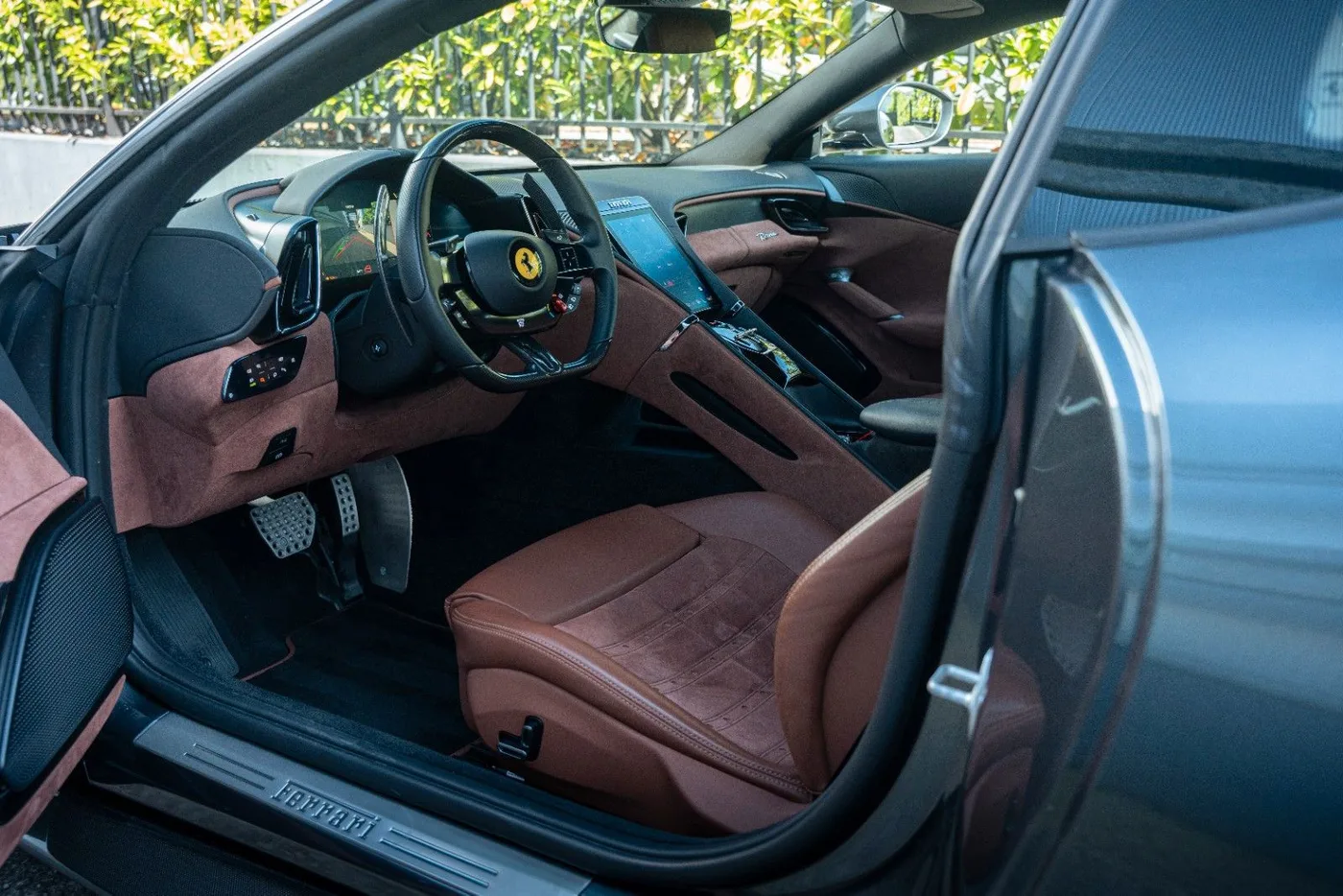 2023 Ferrari Roma offered by a supercar dealer in Gronau, Germany, photo 16 of 25