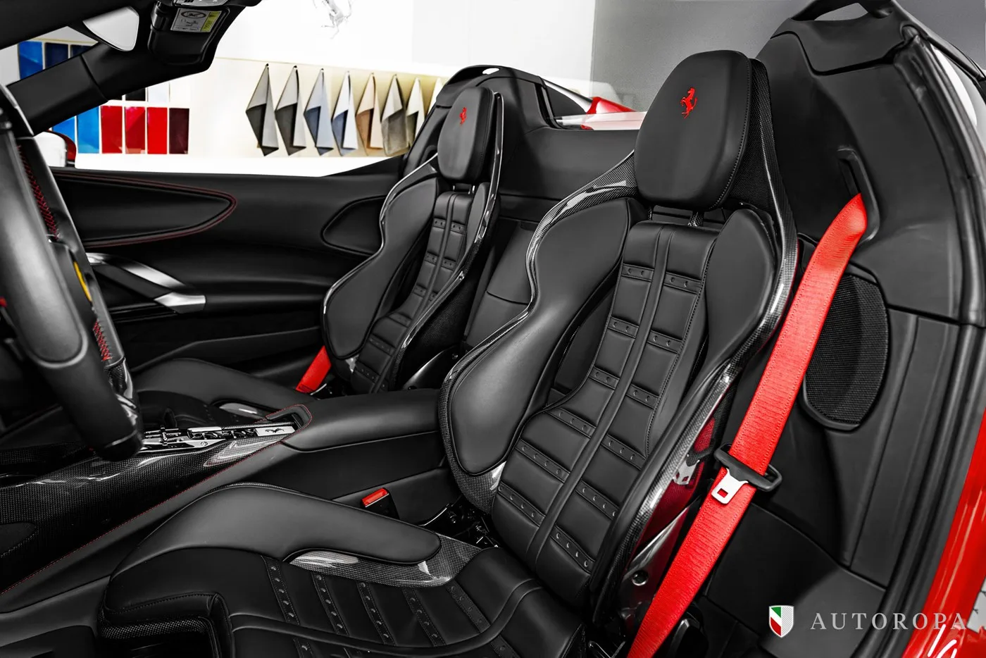 2023 Ferrari SF90 Spider proposée par un concessionnaire agréé Ferrari et Maserati à Stockholm, Suède, photo 8 sur 9