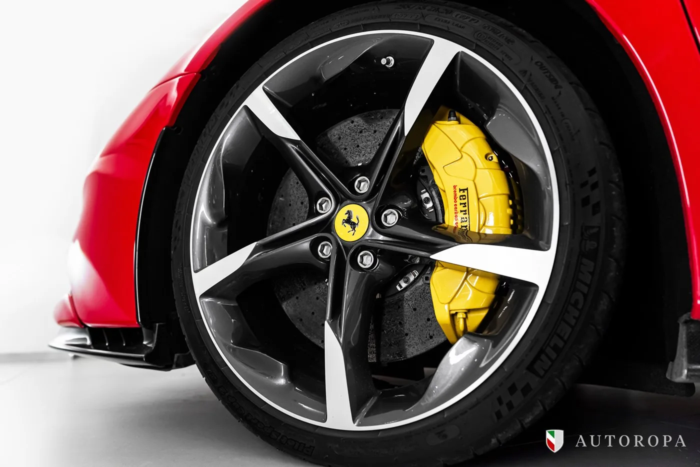 2023 Ferrari SF90 Spider proposée par un concessionnaire agréé Ferrari et Maserati à Stockholm, Suède, photo 9 sur 9