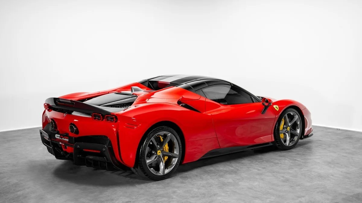 2023 Ferrari SF90 Spider Assetto Fiorano proposée par un concessionnaire spécialisé à Dubai, Émirats arabes unis, photo 3 sur 25