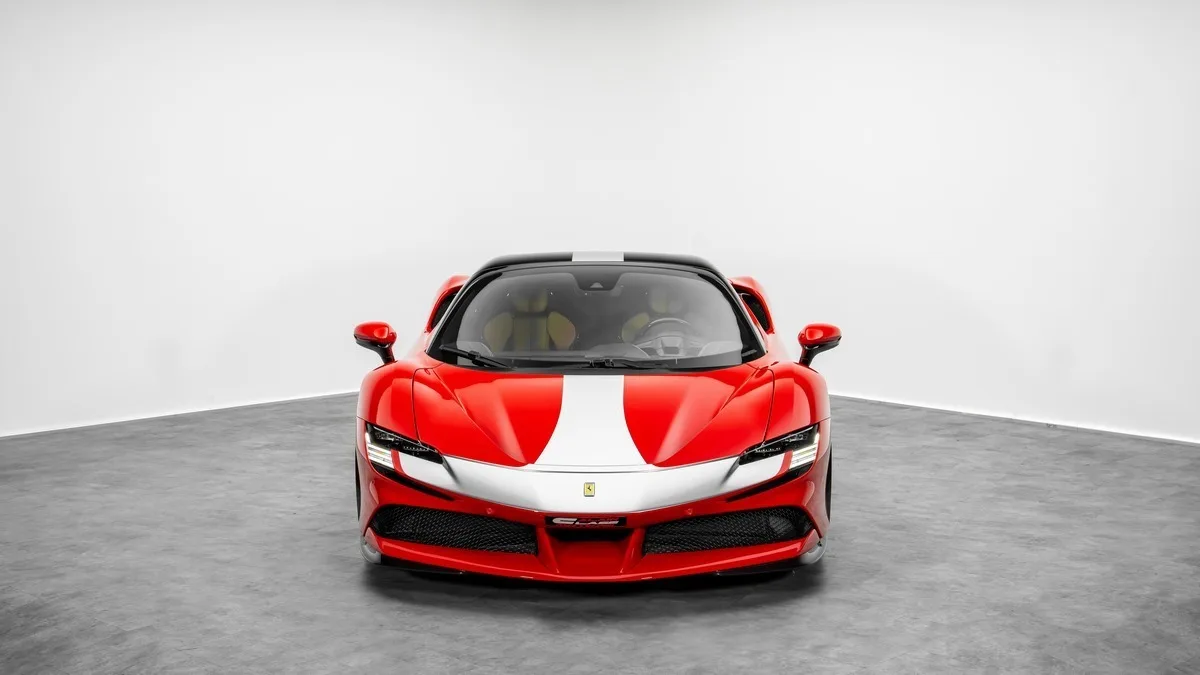 2023 Ferrari SF90 Spider Assetto Fiorano proposée par un concessionnaire spécialisé à Dubai, Émirats arabes unis, photo 4 sur 25