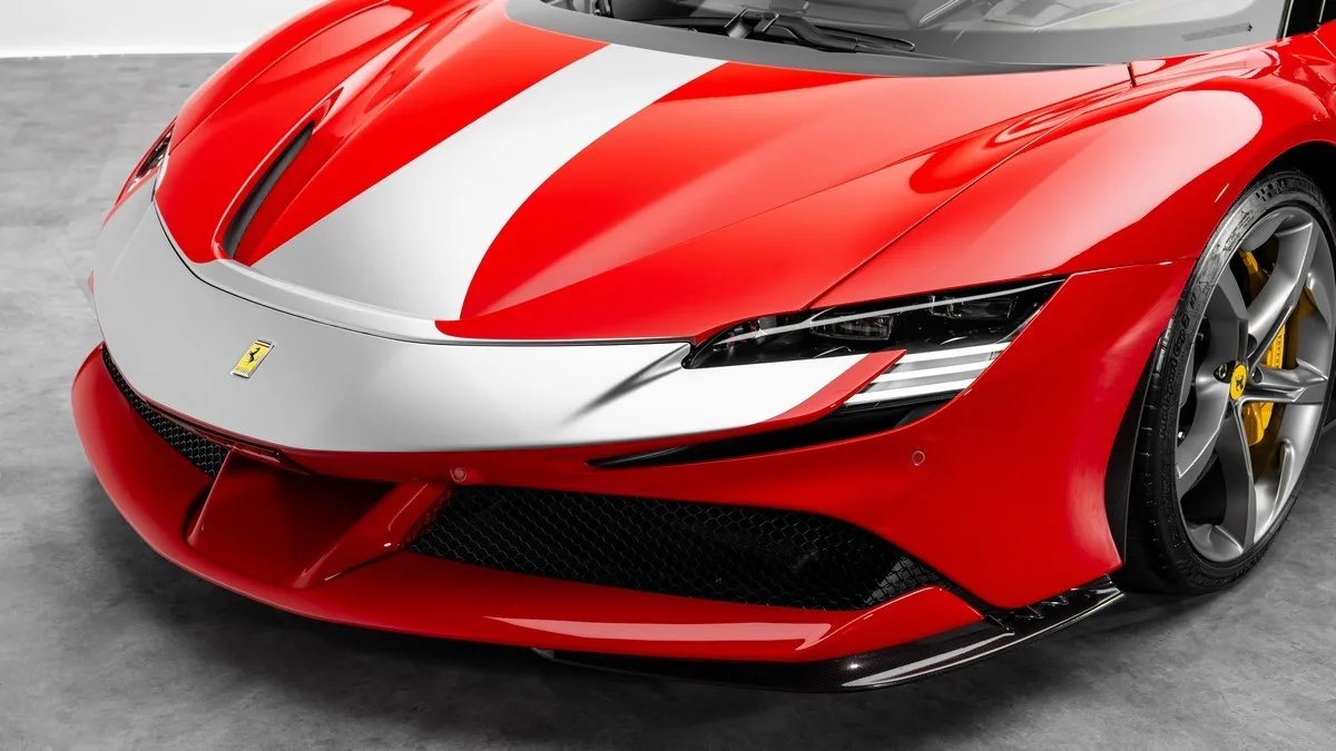 2023 Ferrari SF90 Spider Assetto Fiorano proposée par un concessionnaire spécialisé à Dubai, Émirats arabes unis, photo 7 sur 25