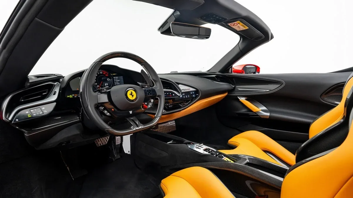 2023 Ferrari SF90 Spider Assetto Fiorano proposée par un concessionnaire spécialisé à Dubai, Émirats arabes unis, photo 11 sur 25