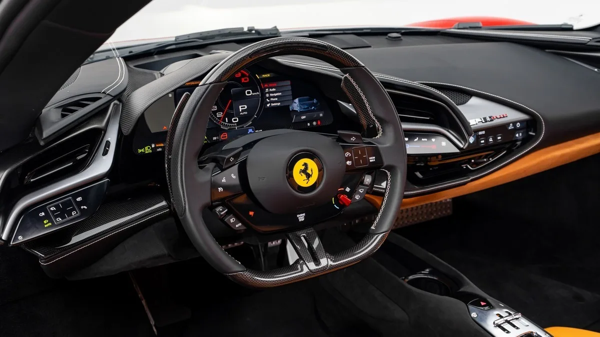 2023 Ferrari SF90 Spider Assetto Fiorano proposée par un concessionnaire spécialisé à Dubai, Émirats arabes unis, photo 12 sur 25