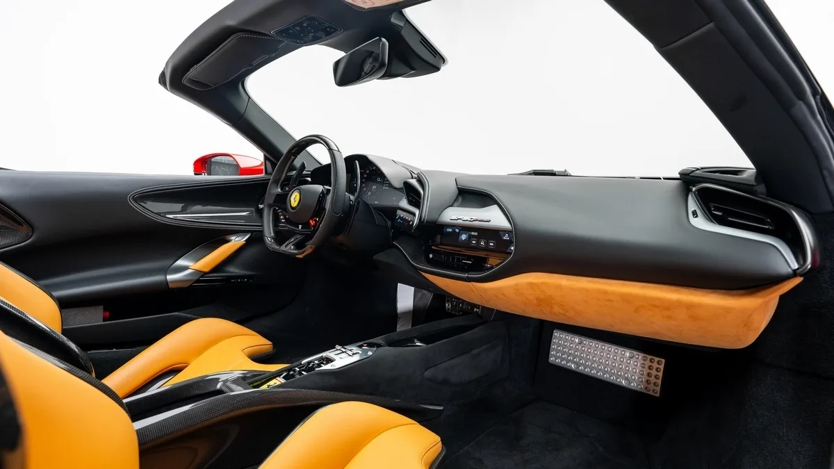 2023 Ferrari SF90 Spider Assetto Fiorano proposée par un concessionnaire spécialisé à Dubai, Émirats arabes unis, photo 17 sur 25