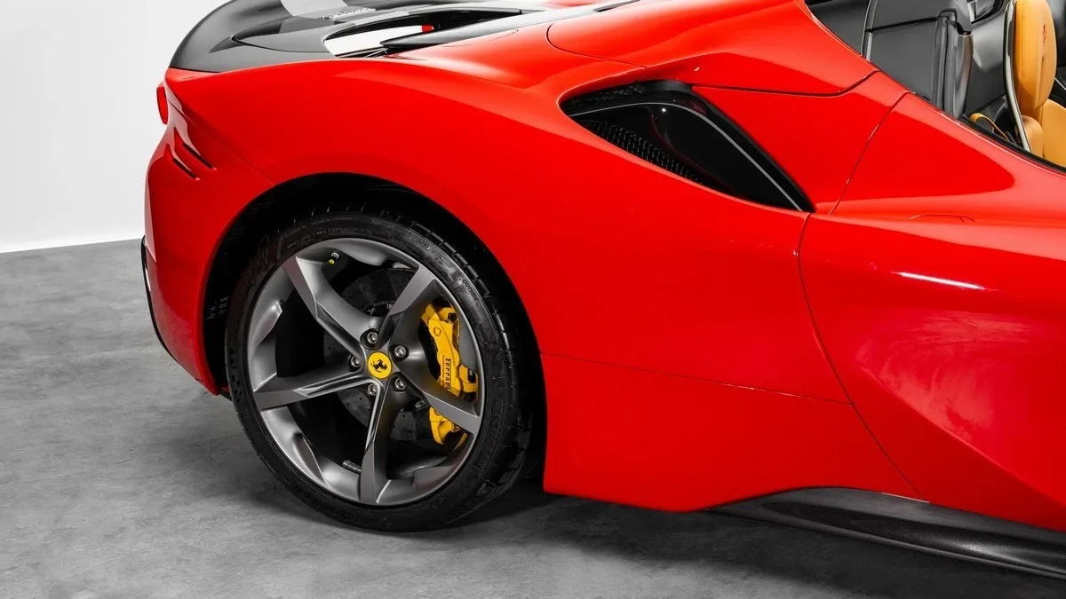 2023 Ferrari SF90 Spider Assetto Fiorano proposée par un concessionnaire spécialisé à Dubai, Émirats arabes unis, photo 23 sur 25