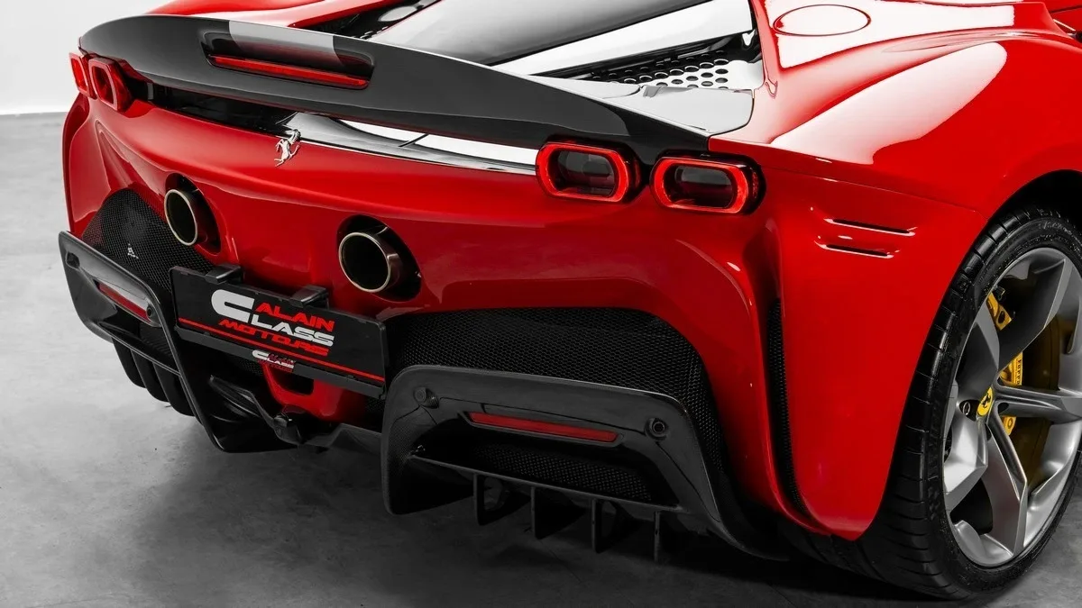 2023 Ferrari SF90 Spider Assetto Fiorano proposée par un concessionnaire spécialisé à Dubai, Émirats arabes unis, photo 25 sur 25
