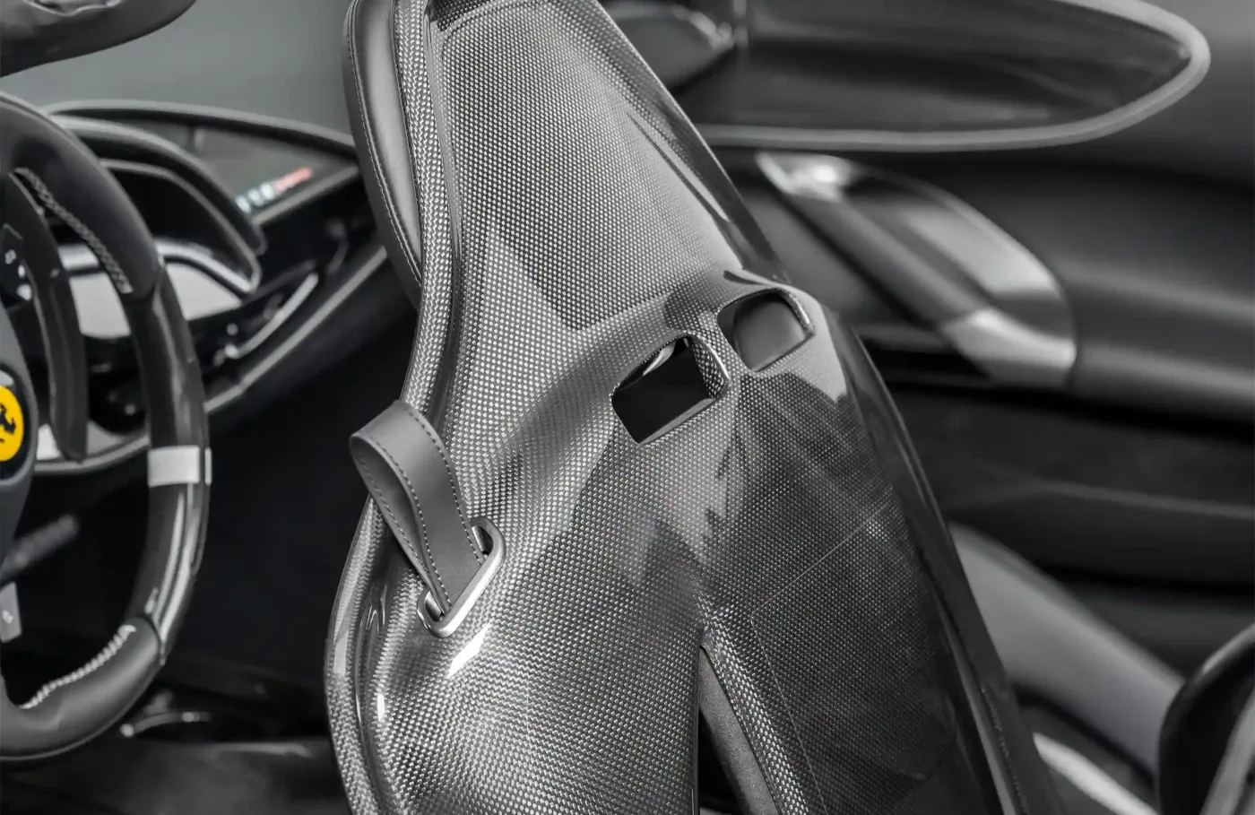 2023 Ferrari SF90 Spider Assetto Fiorano proposée par un concessionnaire spécialisé à Dubai, Émirats arabes unis, photo 9 sur 10