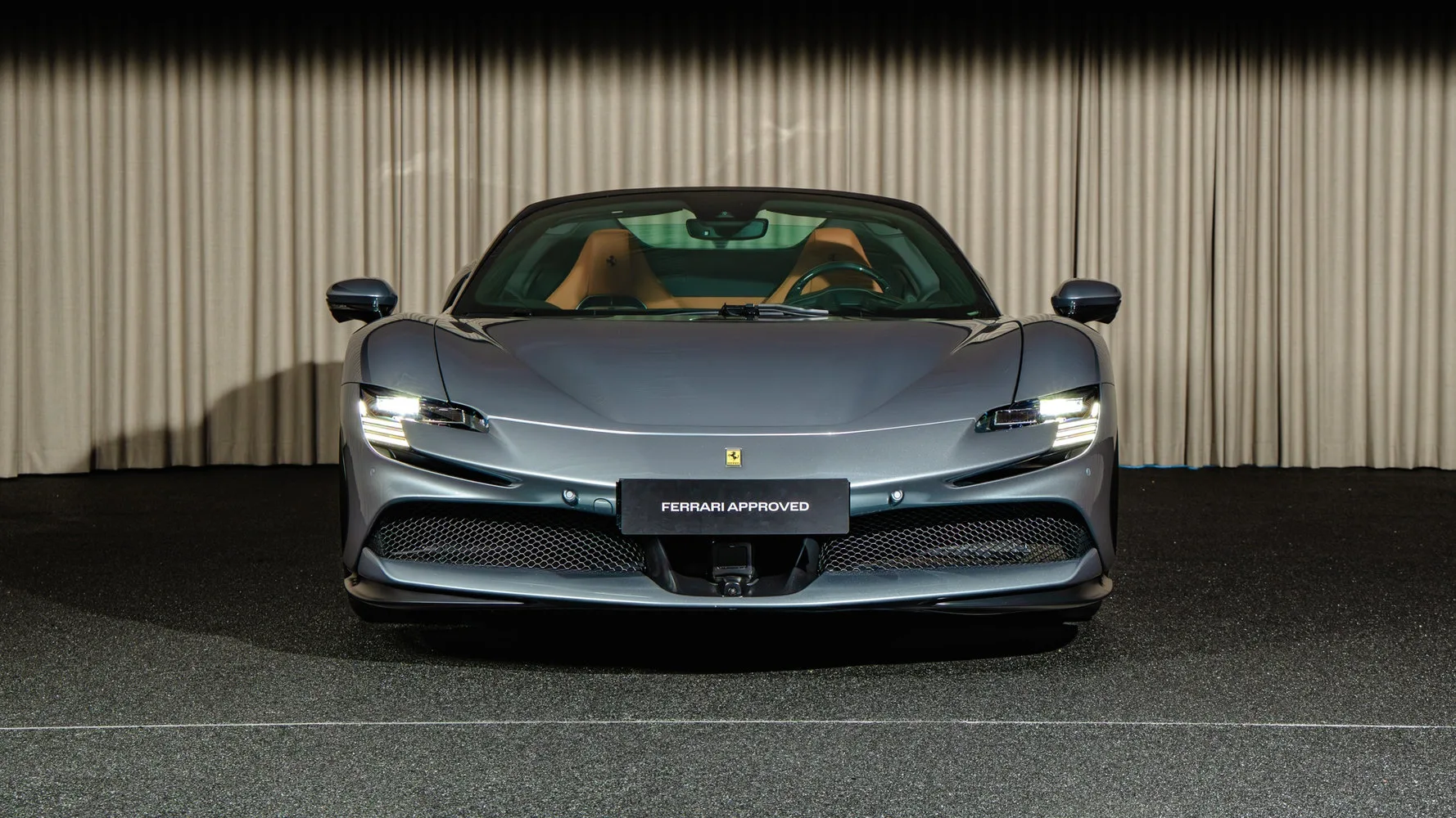 2023 Ferrari SF90 Spider proposée par un concessionnaire spécialisé à Kongens Lyngby, Danemark, photo principale