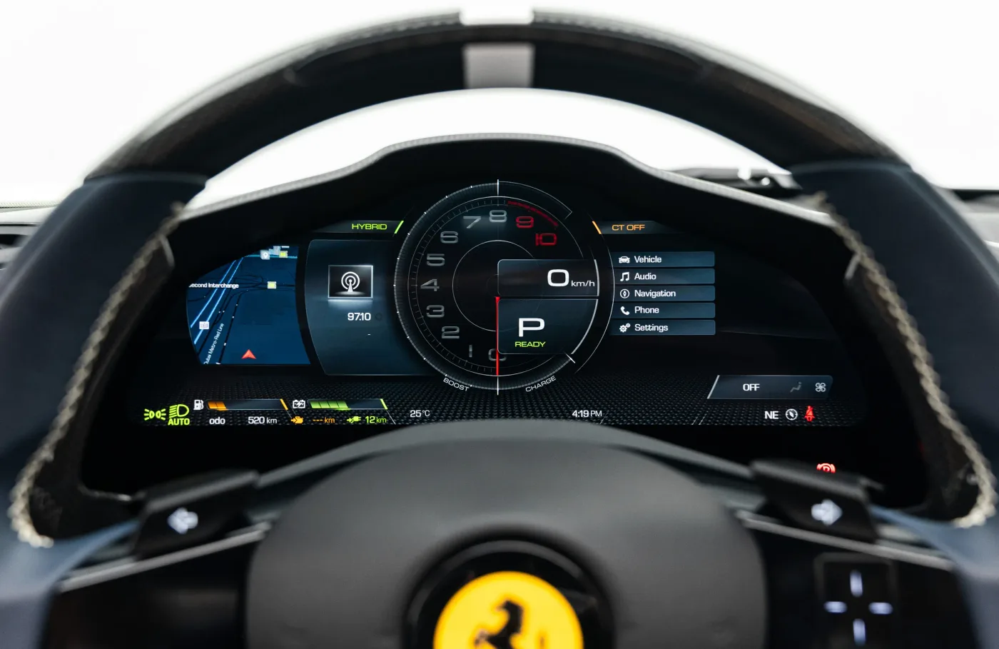 2023 Ferrari SF90 Spider proposée par un concessionnaire spécialisé à Dubai, Émirats arabes unis, photo 8 sur 10