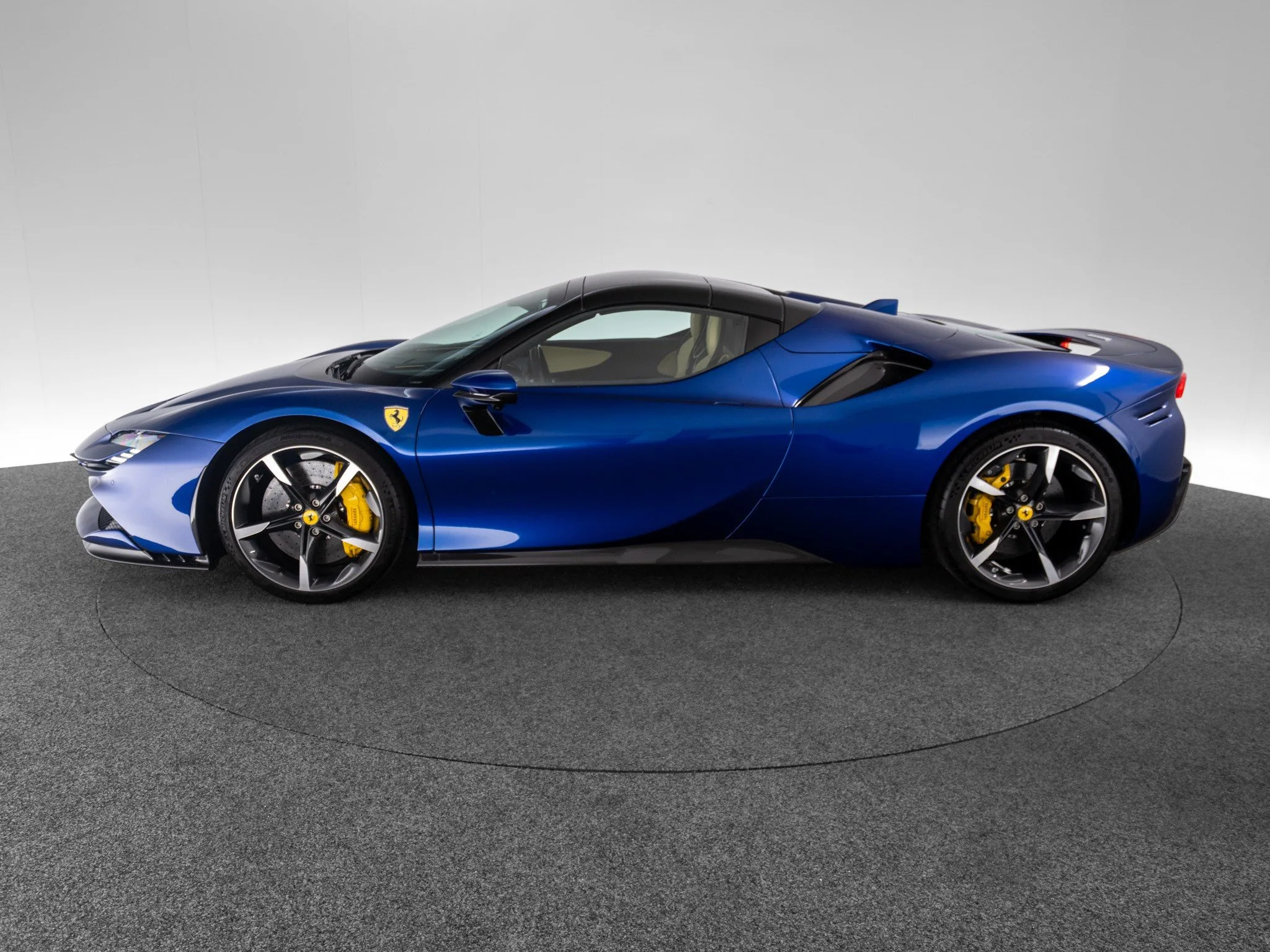 2023 Ferrari SF90 Spider, 3/30