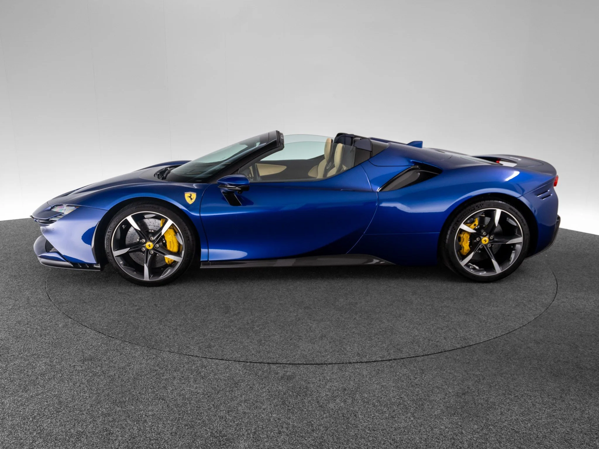 2023 Ferrari SF90 Spider, 4/30