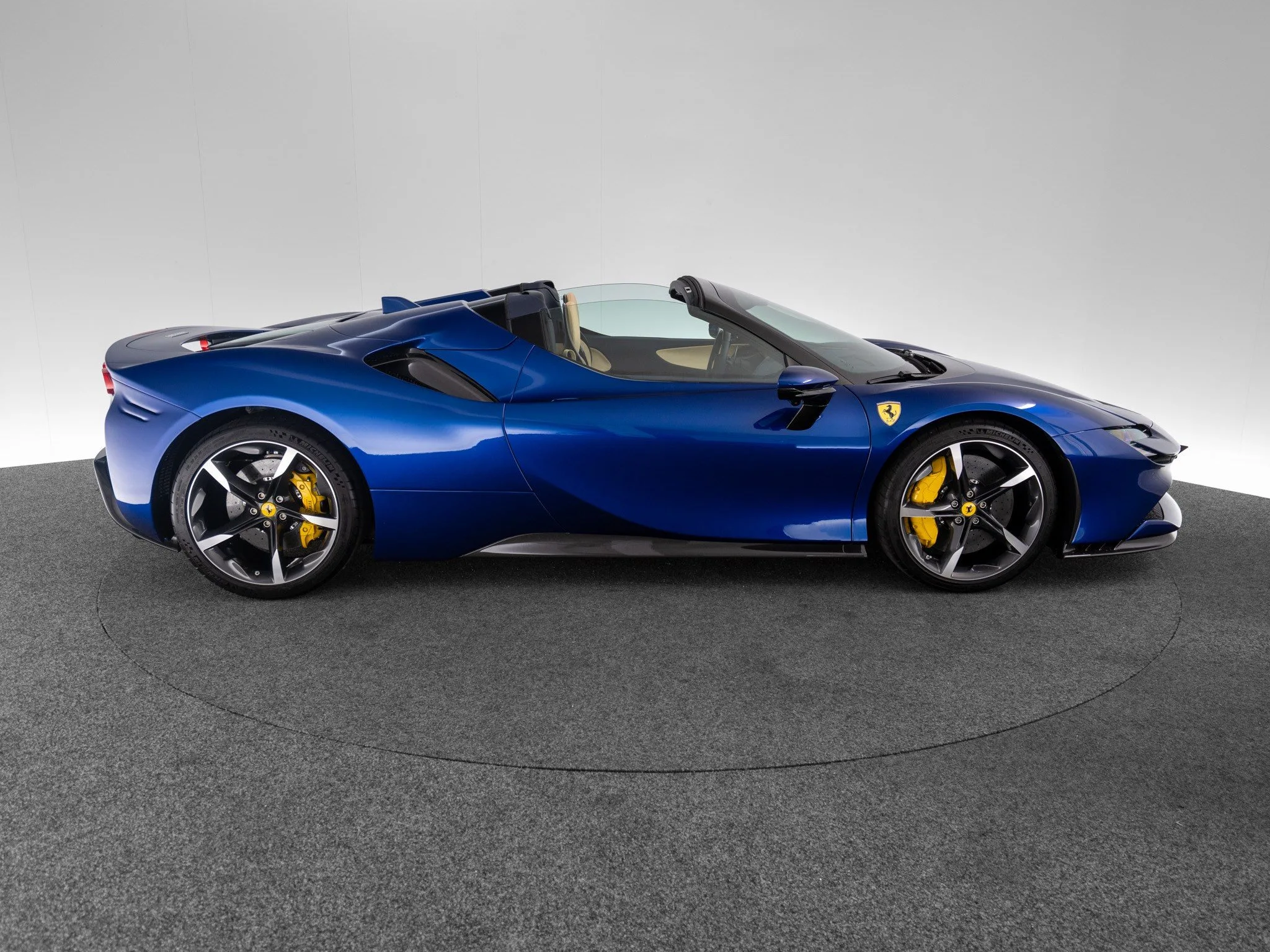 2023 Ferrari SF90 Spider, 9/30