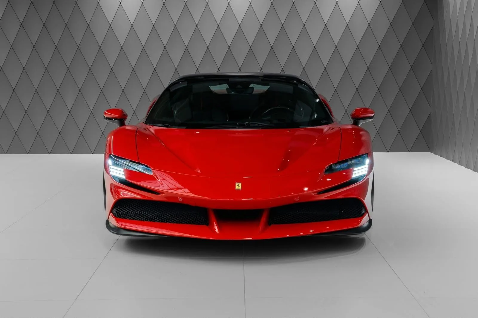 2023 Ferrari SF90 Spider, 2/28