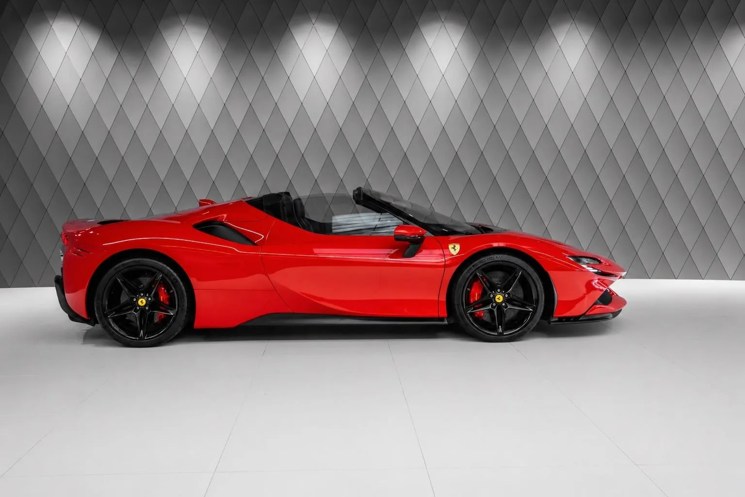 2023 Ferrari SF90 Spider, 3/28