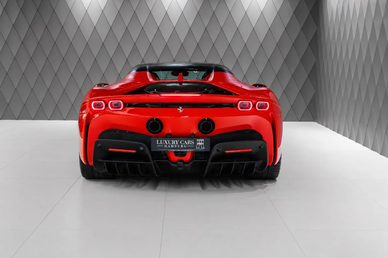 2023 Ferrari SF90 Spider, 4/28