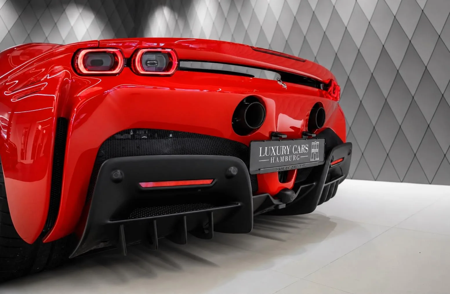 2023 Ferrari SF90 Spider, 10/28
