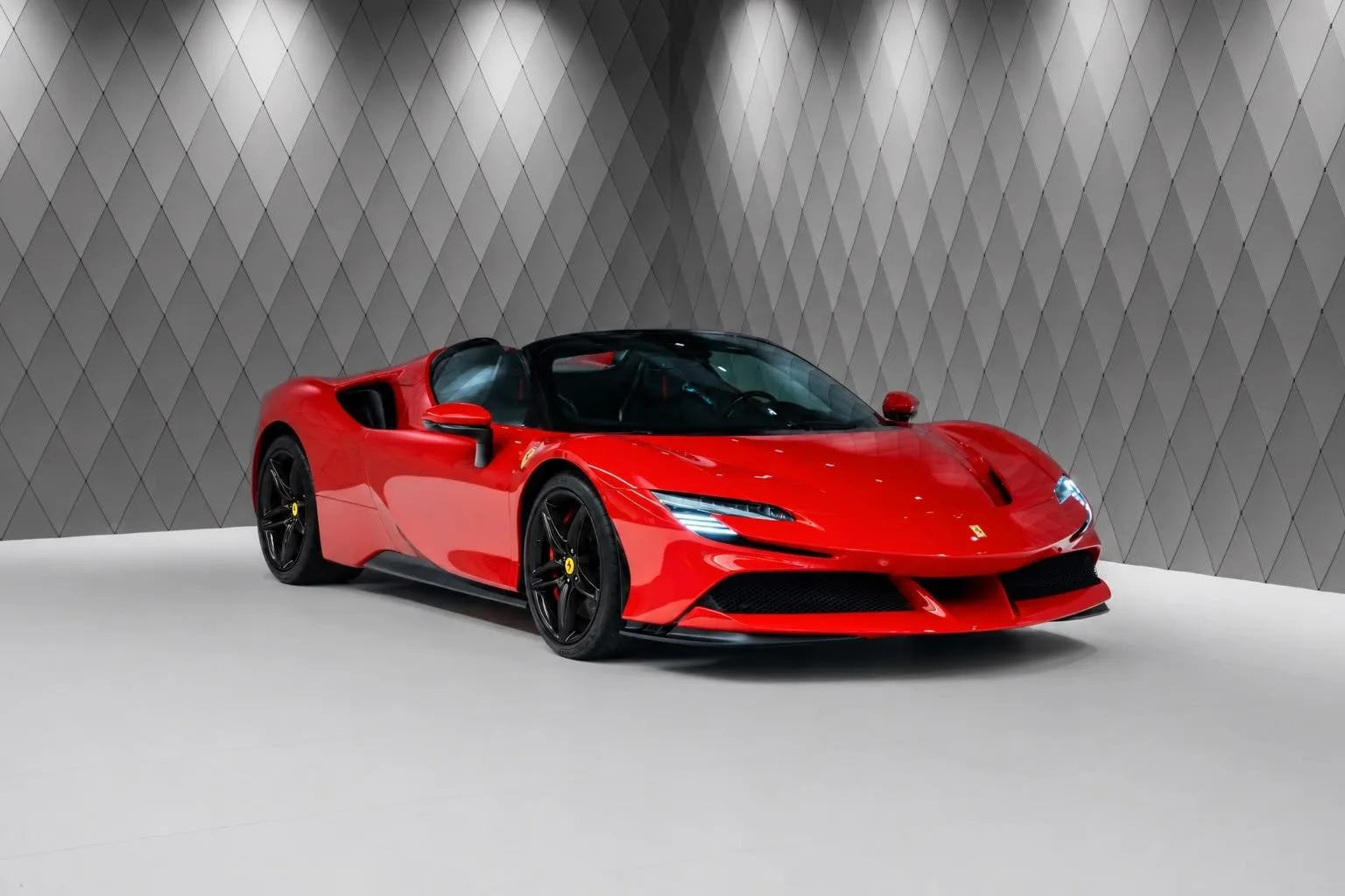 2023 Ferrari SF90 Spider angeboten von einem Supersportwagenhändler in Schenefeld, Deutschland, Hauptfoto